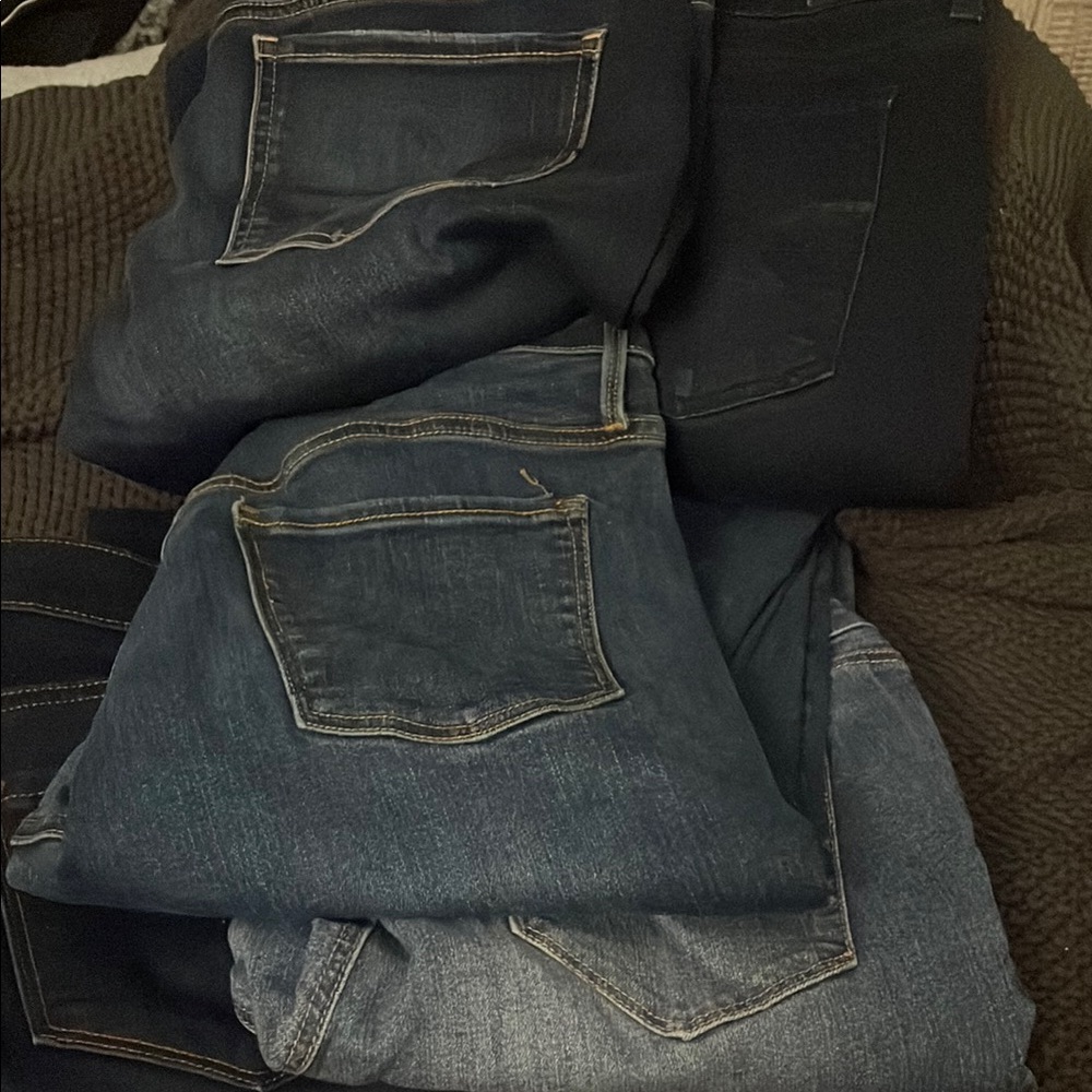 Blue Straight Leg Jeans with Classic Denim Style